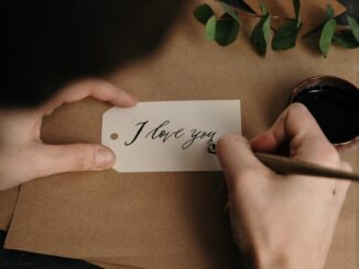 découvrez l'art de la calligraphie, une écriture élégante et expressive qui embellit vos créations avec style et finesse.