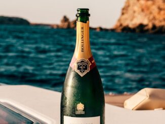 découvrez nos étiquettes brodées de haute qualité, personnalisables et durables, idéales pour valoriser vos vêtements et accessoires avec élégance.