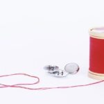 découvrez l'art de la broderie : techniques, astuces et idées créatives pour embellir vos vêtements et accessoires avec finesse.