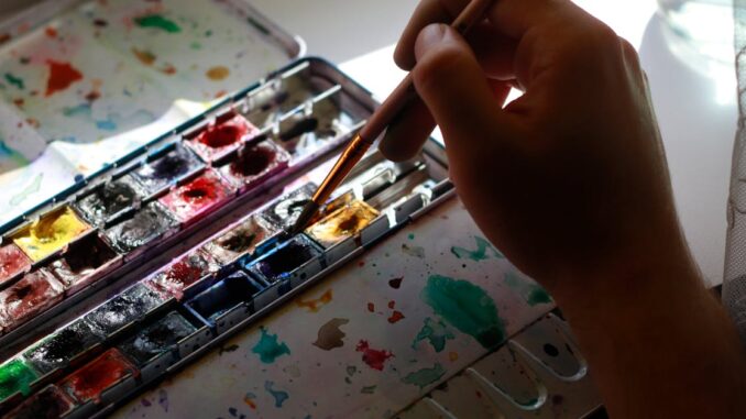 découvrez les bases du dessin pour la broderie : techniques simples, conseils pratiques et astuces pour créer vos propres motifs brodés.