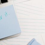 découvrez nos conseils pratiques pour organiser votre matériel de broderie et optimiser votre espace de travail, afin de gagner en efficacité et créativité.