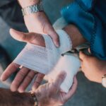 découvrez comment la broderie peut agir comme un soulagement naturel de la douleur grâce à des techniques apaisantes et relaxantes.