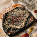 découvrez une variété de chutes de broderie parfaites pour vos projets créatifs, avec des motifs uniques et des couleurs vibrantes.