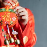 découvrez des activités d'initiation à la broderie adaptées aux enfants pour développer leur créativité et leur motricité tout en s'amusant.