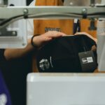 découvrez comment résoudre les arrêts intempestifs de votre machine à broder pour un travail précis et sans interruption.