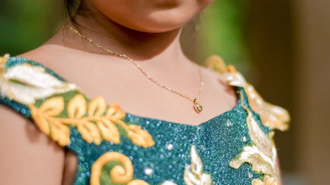 découvrez des broderies colorées et ludiques spécialement conçues pour les enfants, parfaites pour personnaliser leurs vêtements et accessoires avec créativité.