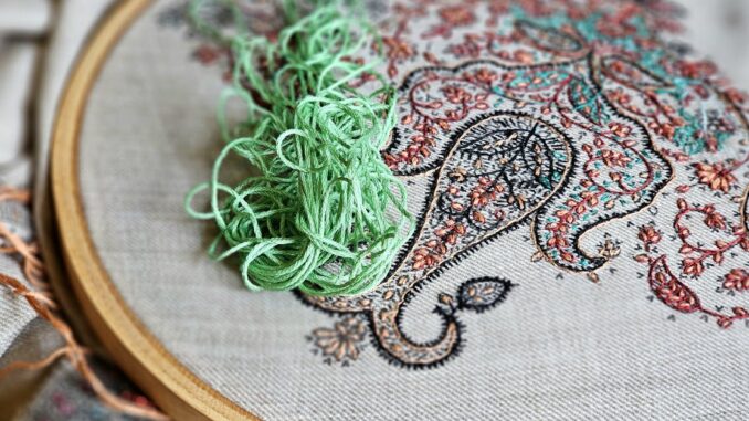 découvrez notre collection de cercles à broder de qualité pour tous vos projets de broderie, offrant précision et facilité d'utilisation.