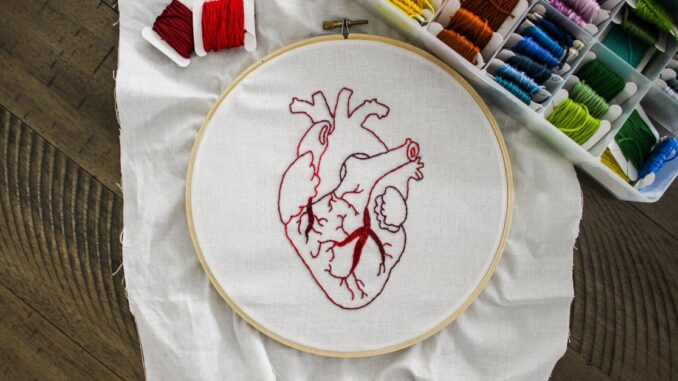 découvrez notre sélection d'aiguilles à broder de haute qualité, idéales pour tous vos projets de broderie, avec différentes tailles et matériaux pour un travail précis et soigné.