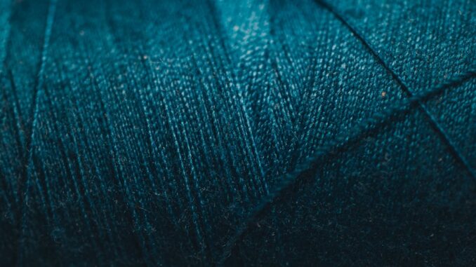 fils à broder de haute qualité pour toutes vos créations, disponibles dans une large gamme de couleurs et de textures pour un rendu précis et durable.